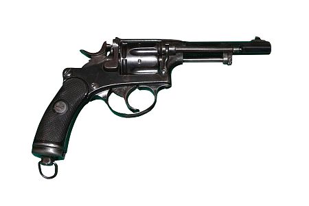 upload.wikimedia.org_wikipedia_commons_thumb_b_b0_revolver-p1030107.jpg_450px-revolver-p1030107.jpg